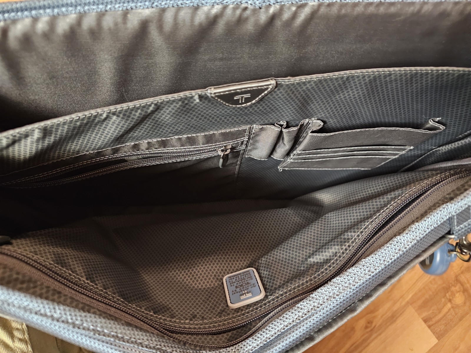 TUMI T-TECH COBALT BLUE LAPTOP MESSENGER BAG ESSENTIAL GEAR~GOOD CONDITION
