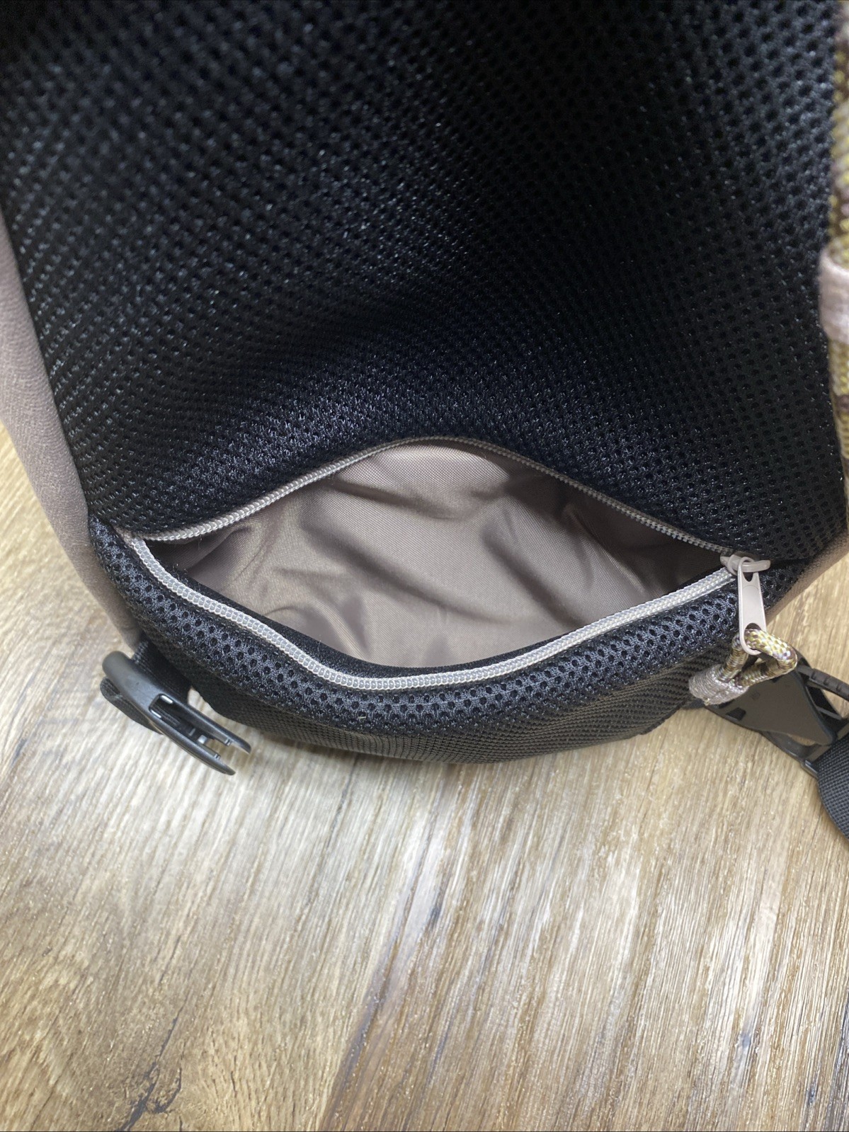 Kavu Rope Sling Cross Body Backpack Bag Tan Canvas Travel Day Hiking Pockets