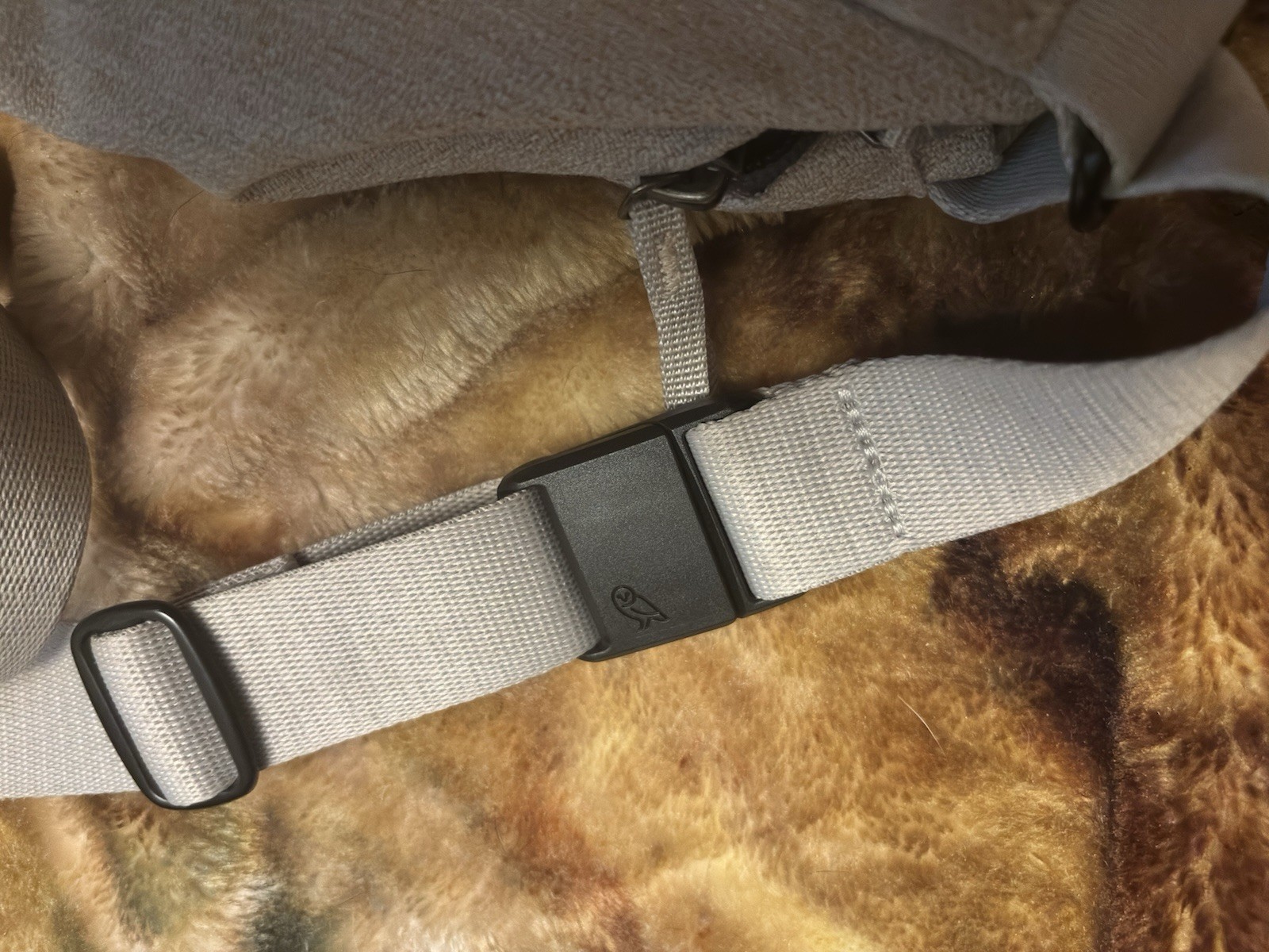 Bellroy Gray Messenger Bag Crossbody Strap Zip/Buckle, Inner Pockets Key Clip