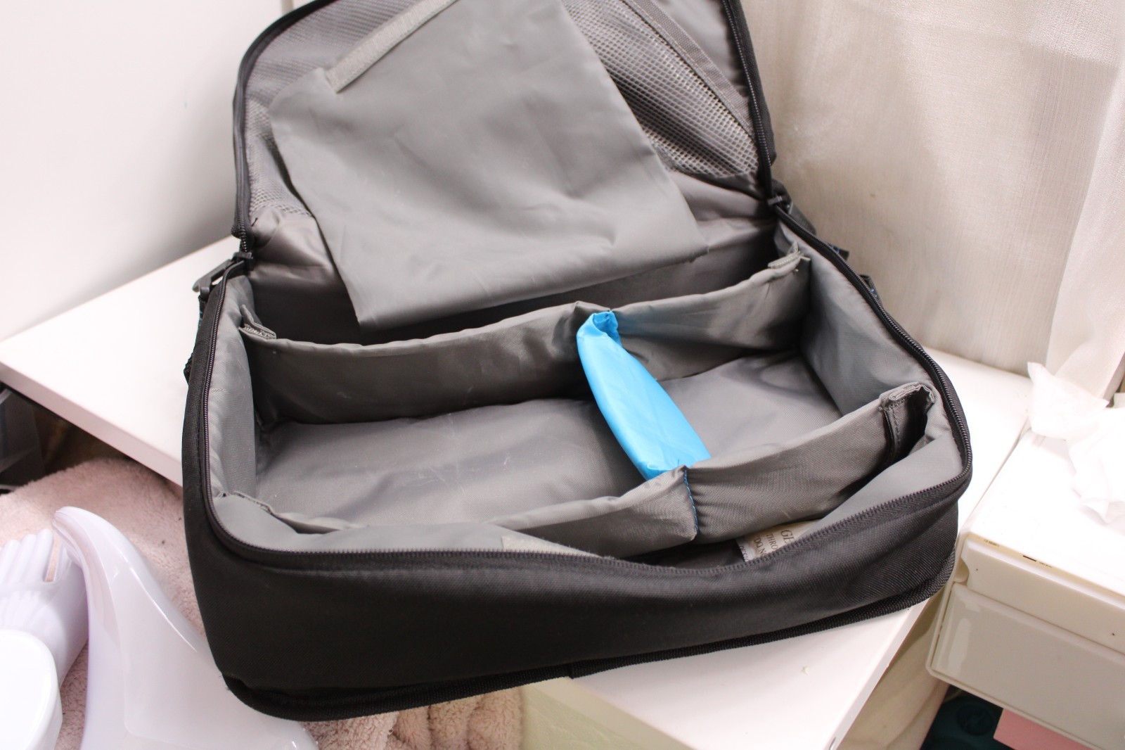 Messenger travel bag Padded Compartment Bag Black Nylon Crossbody 14X10X5 inches