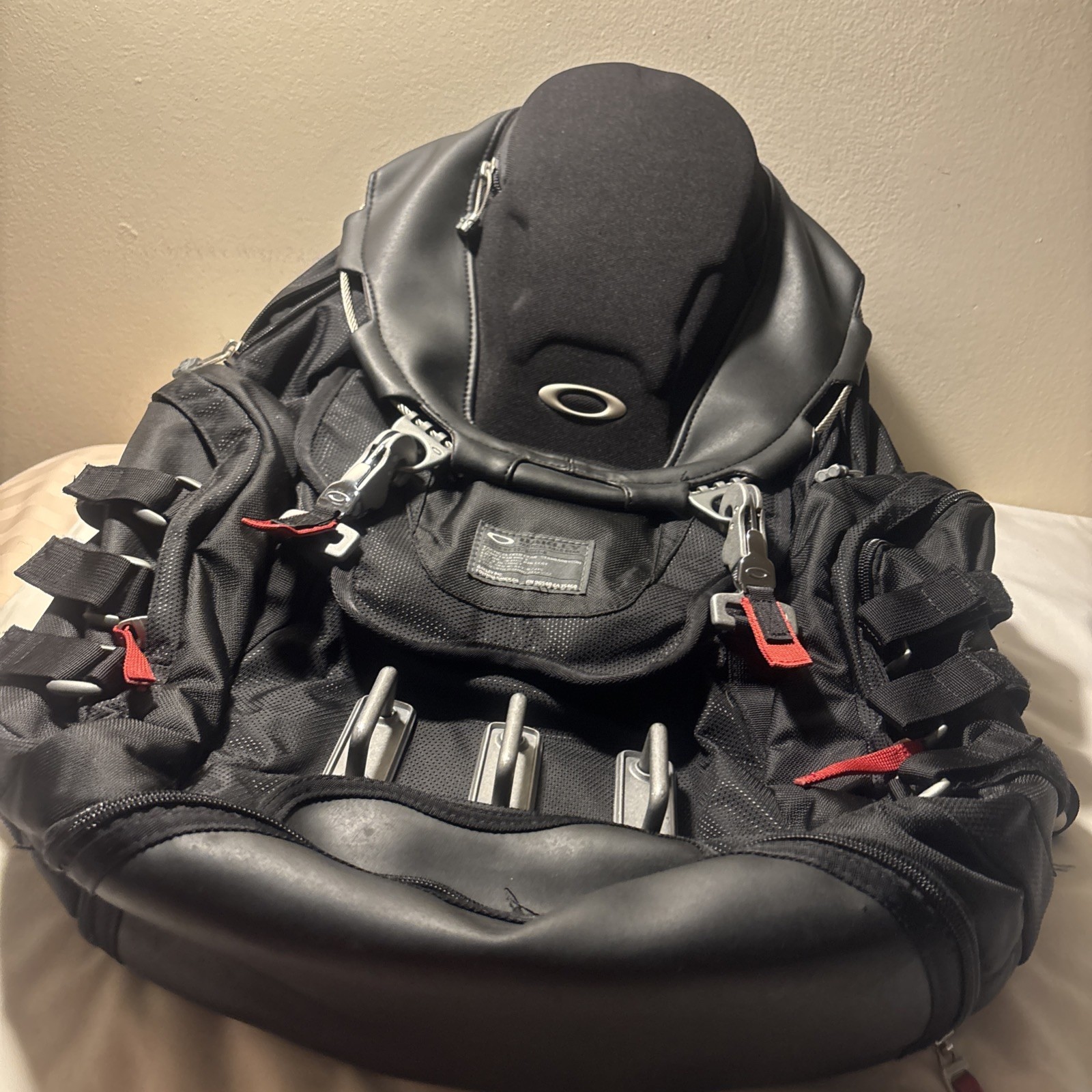 Oakley Tactical Field Gear Men’s Backpack Stock No 20-Sy242-B