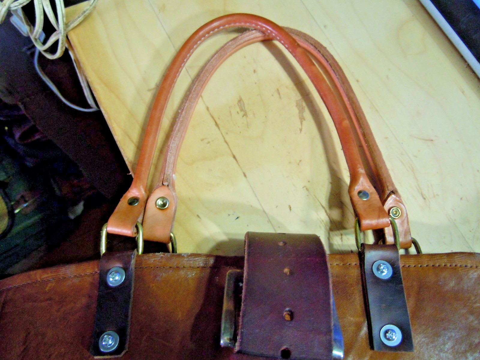 vintage Duluth Trading Co Leather City collection XXL Bag Brown Zipper Shoulder