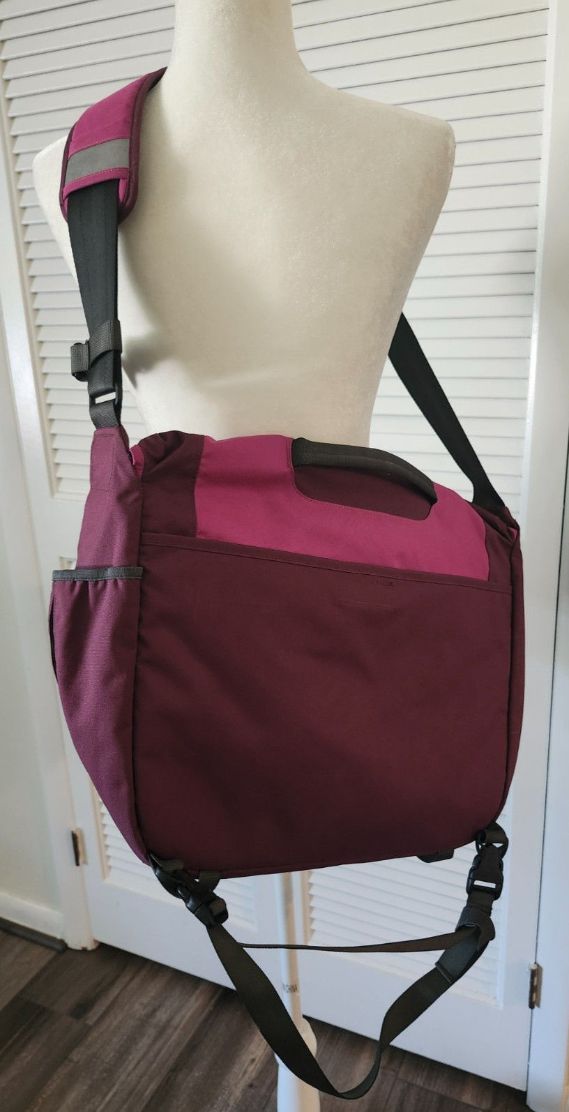 Patagonia Messenger Half Mass Reflective Purple Padded Laptop Shoulder Crossbody