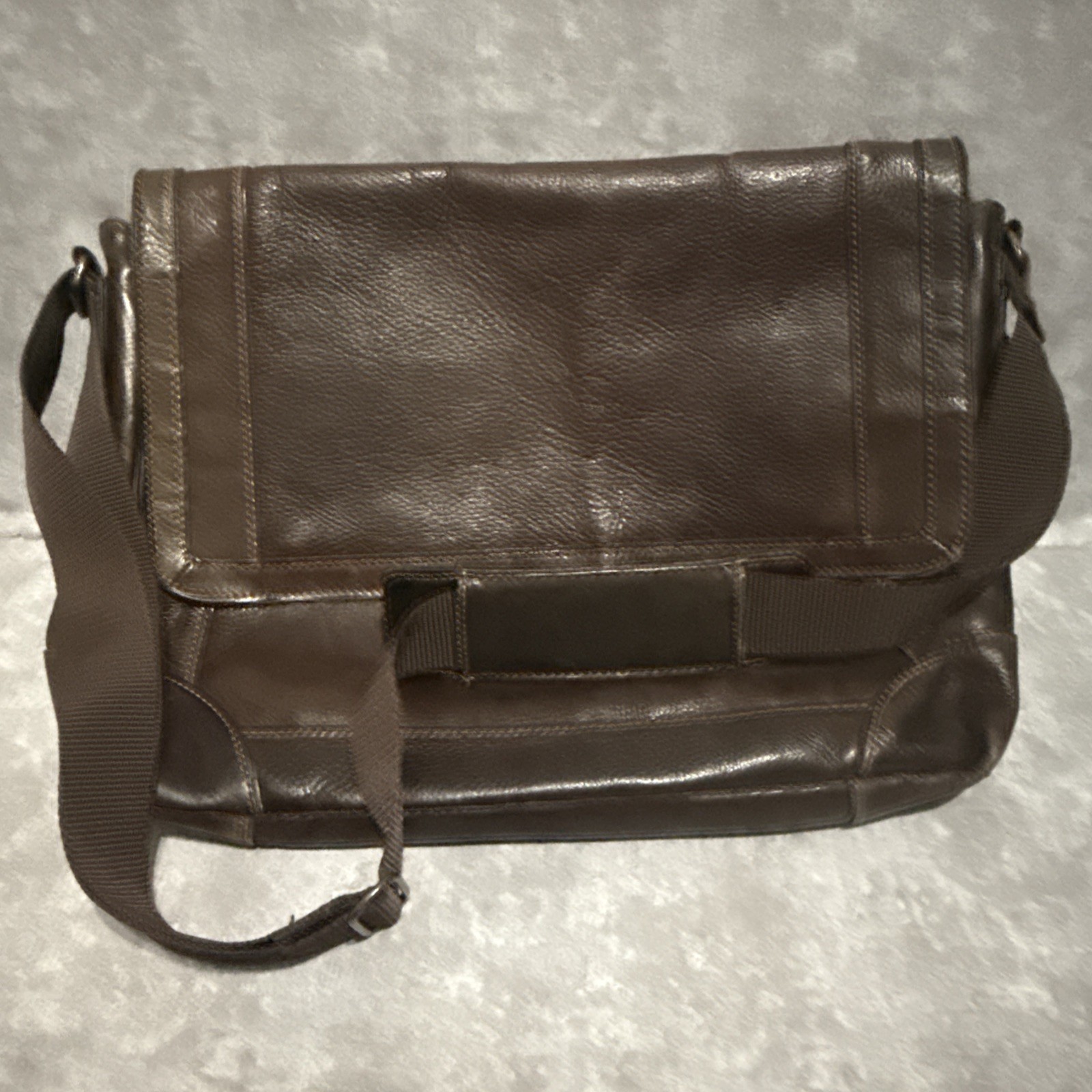 Wilsons Leather Messenger Bag Mens Large Brown Crossbody Laptop Work Briefcase
