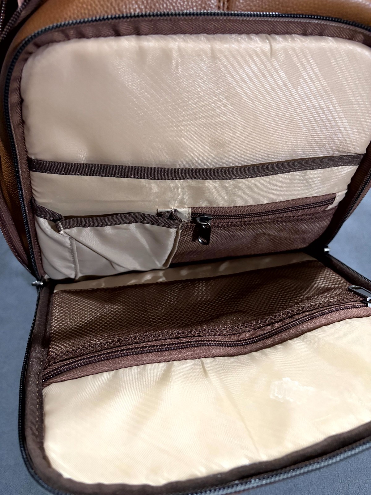 Samsonite Unisex Slim Backpack Brown Cognac Grain Leather Padded Mesh Back