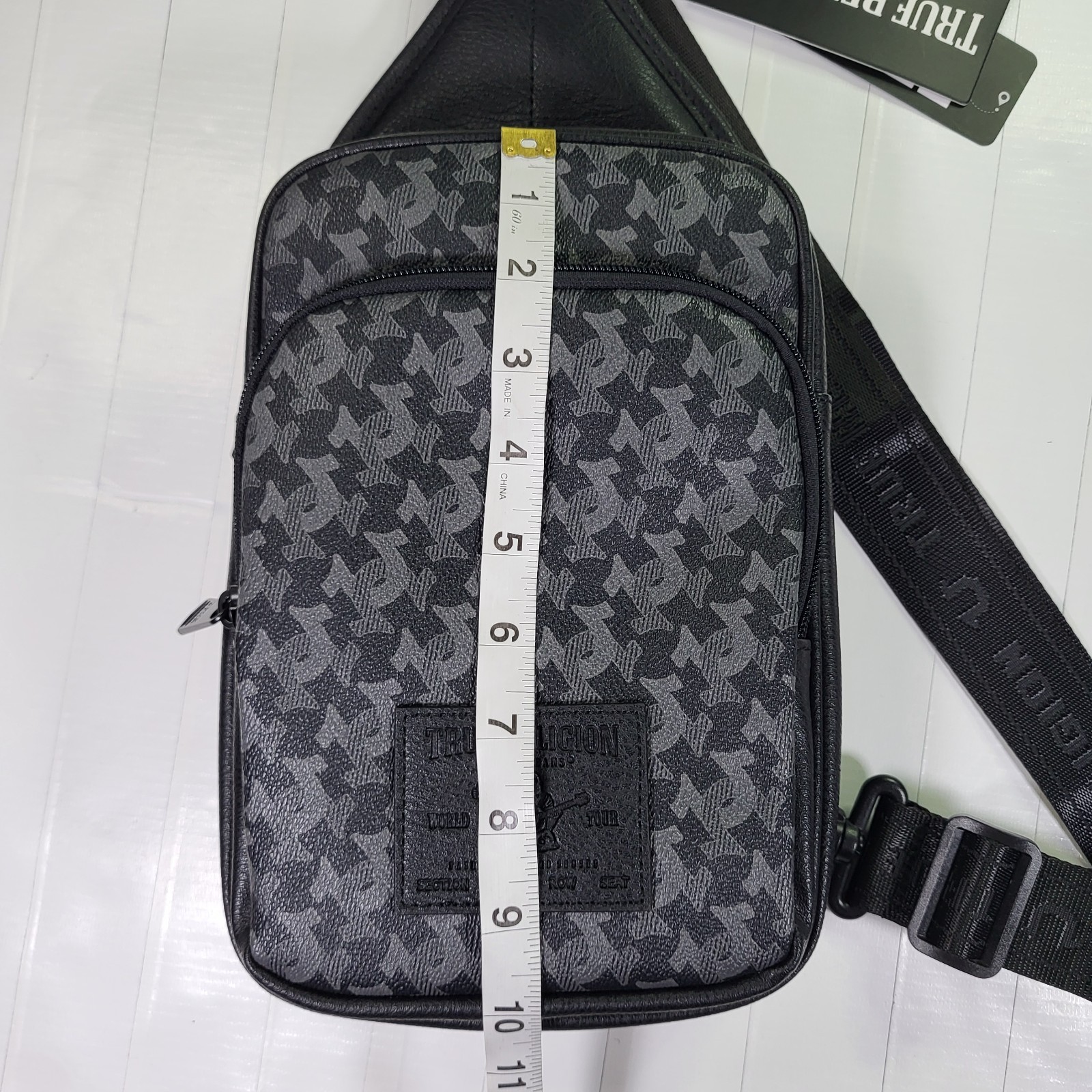 True Religion Black Gray Sling Bag Men’s New With Tags Farro II TR104445