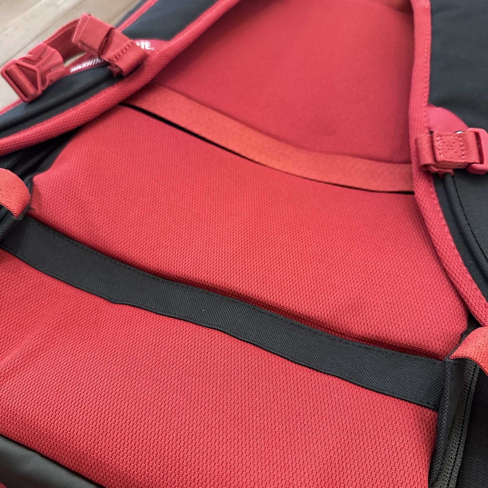 Nike Washington State Cougars Utility Speed Backpack 2024 Black Red HM5126-010