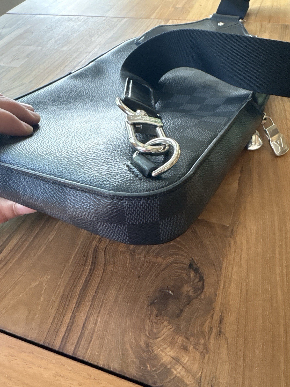 Authentic Louis Vuitton Avenue Sling Bag