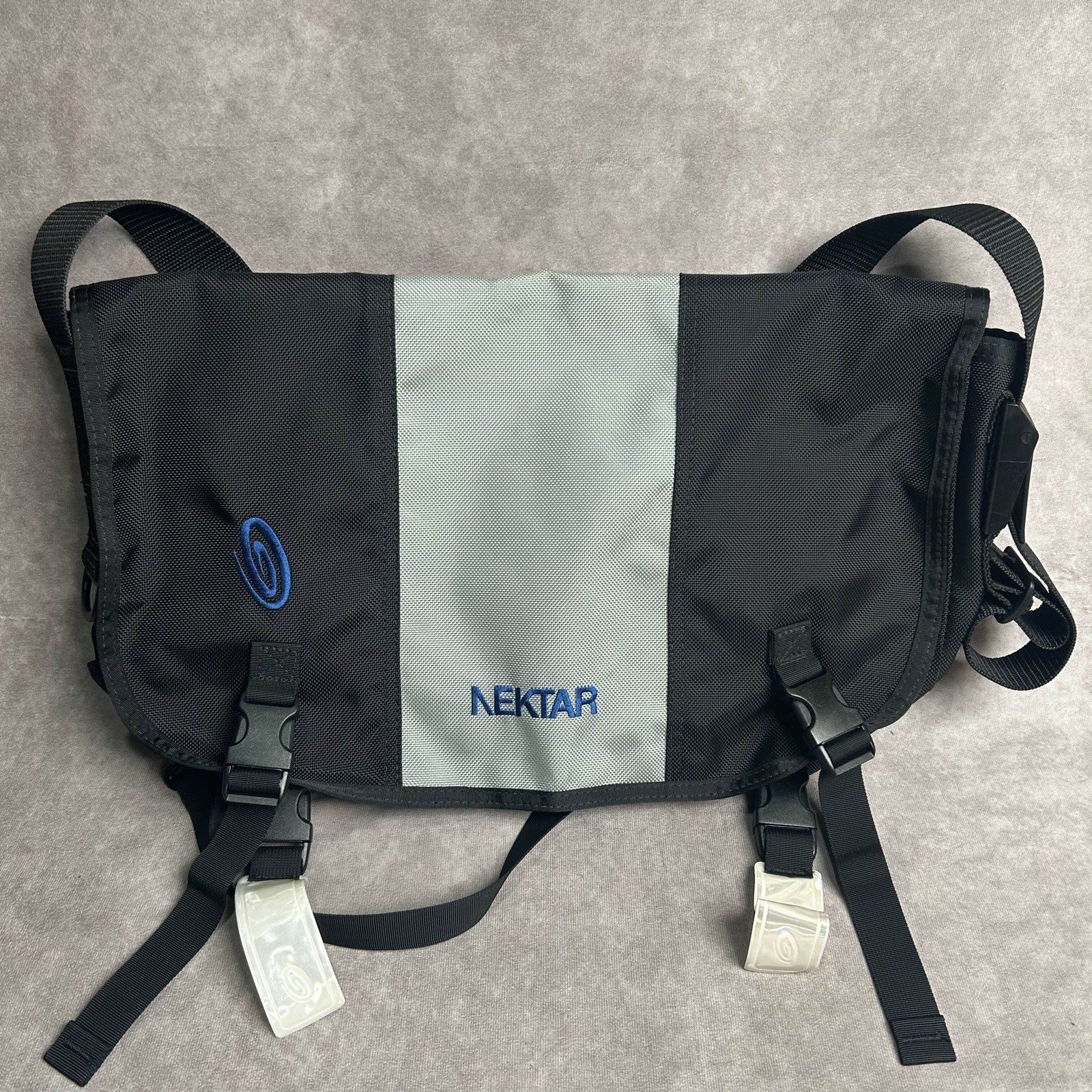 Timbuk2 Commute Messenger Crossbody Bag *Nektar Logo Black Blue Grey