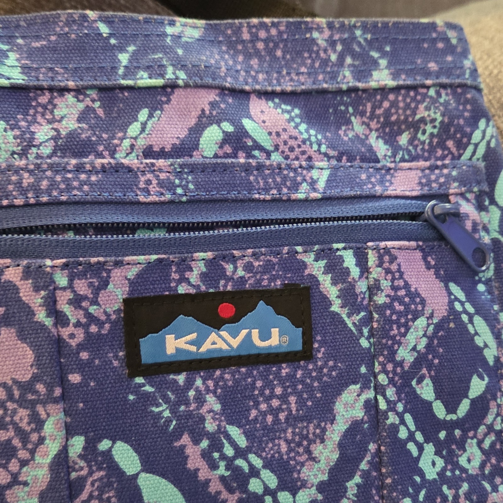 KAVU Abstract Pattern Crossbody Bag Purple Blue Pink Adjustable Strap Men
