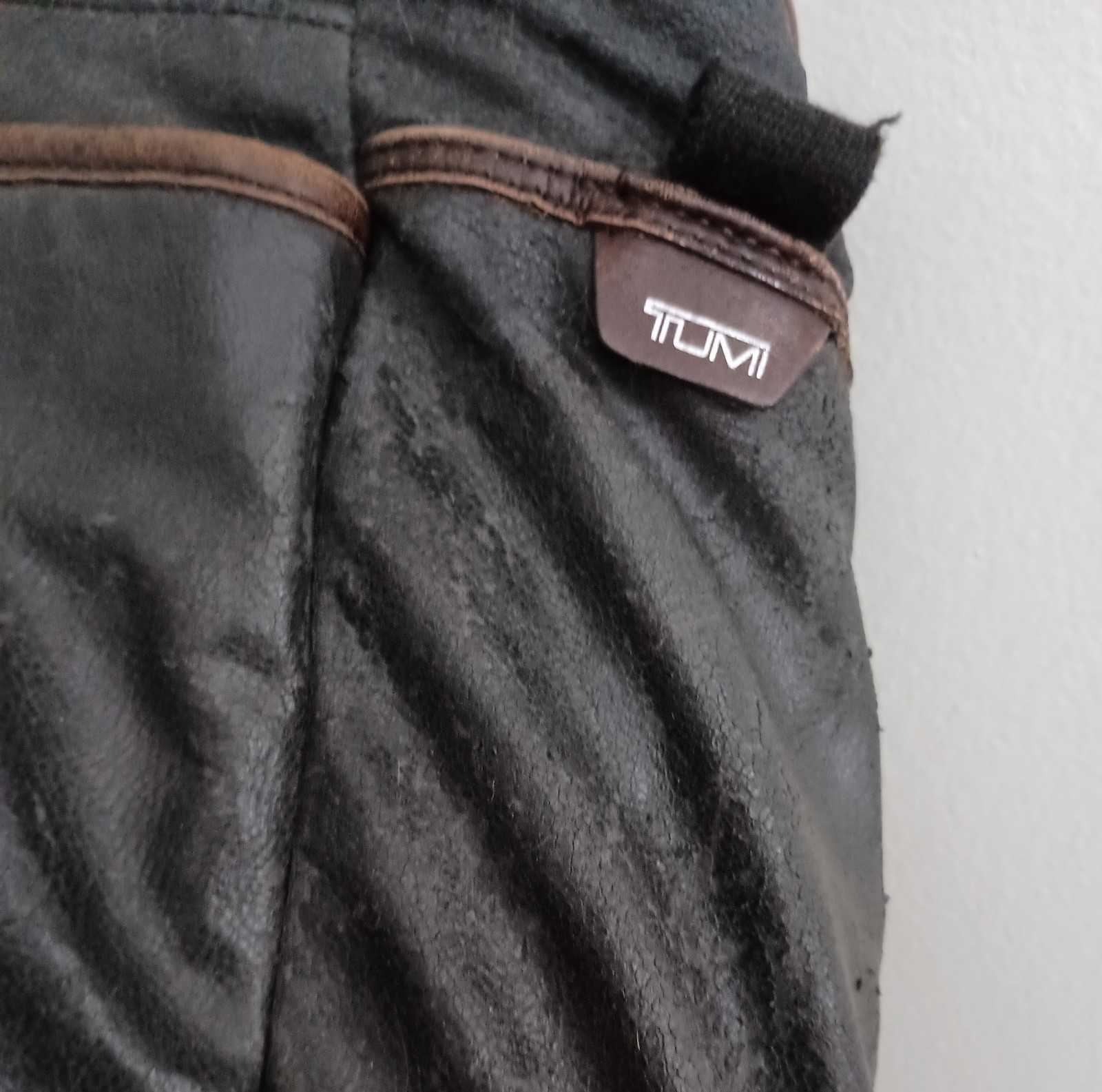 Tumi T-Tech Leather Messenger Bag Flap Zipper Snap Laptop Travel School Brown
