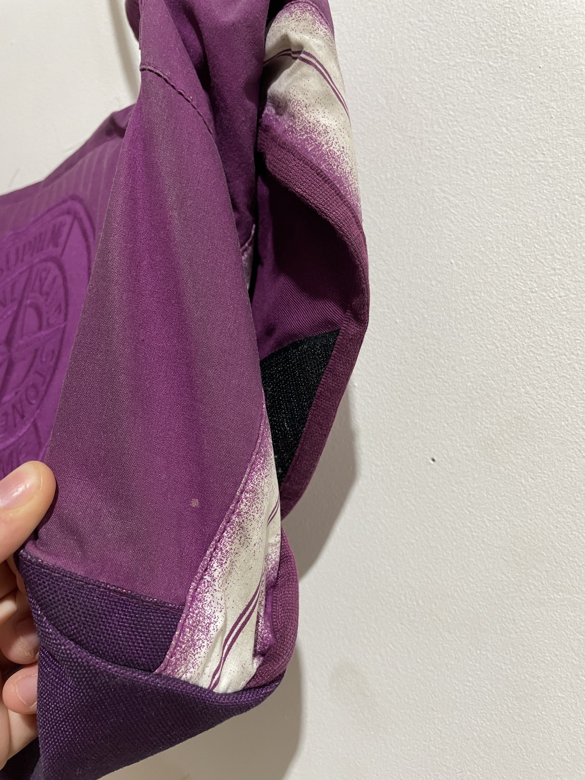SUPREME STONE ISLAND STRIPE MESSENGER BAG SS22 PREOWNED