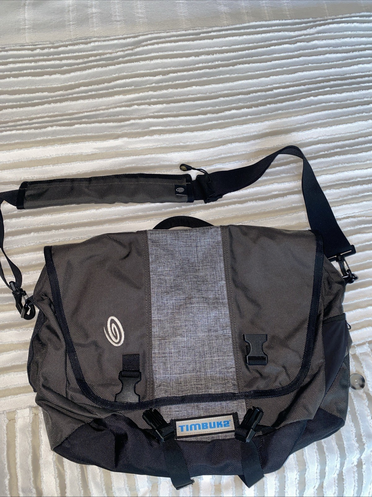 Timbuk2 Classic Laptop Messenger Bag Two-Tone Gray crossbody luggage travel