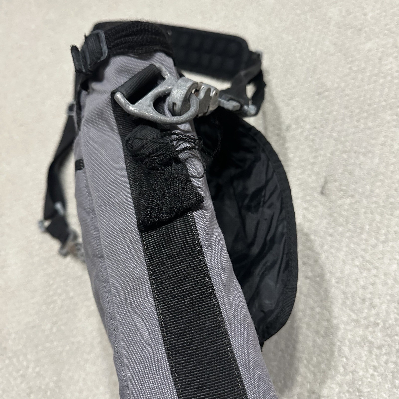 Vintage Oakley Tactical Field Gear Lvl 4 Restraint vertical Messenger bag Rare
