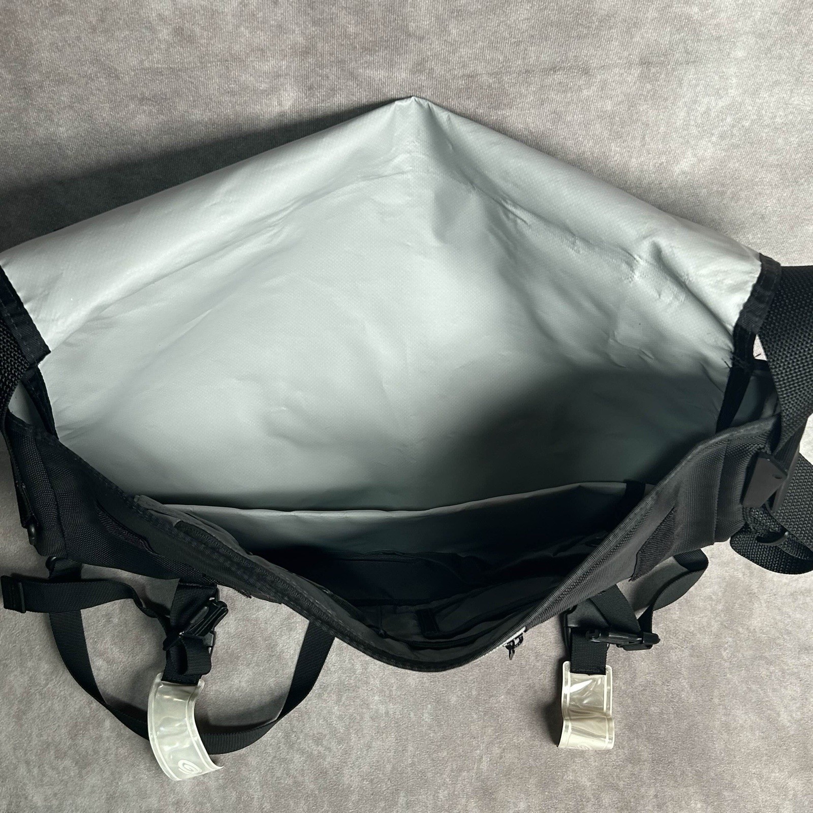 Timbuk2 Commute Messenger Crossbody Bag *Nektar Logo Black Blue Grey
