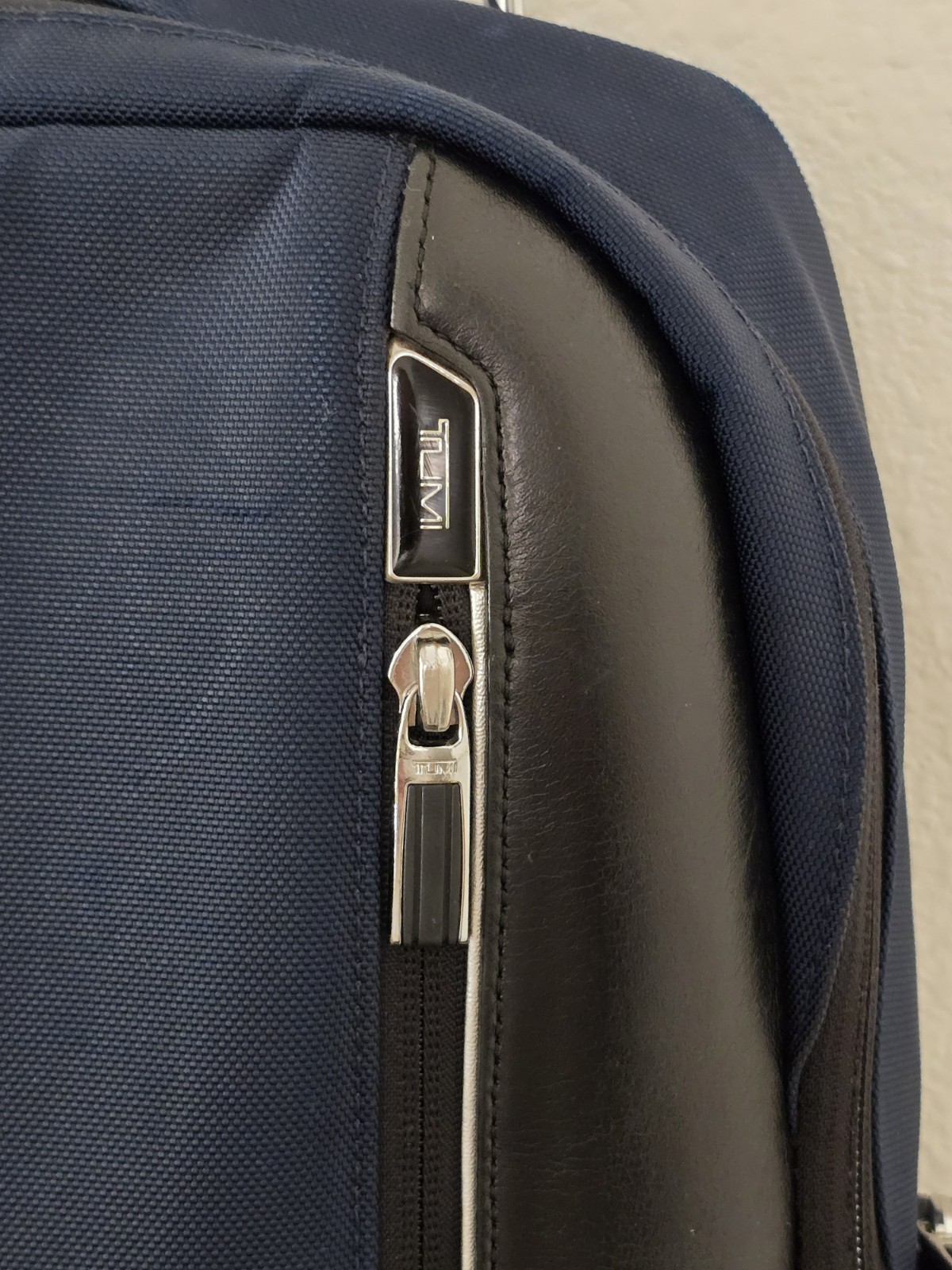 Tumi Arrive Logan Medium Backpack Signature Blue Tumi Arrivé 14.5″x15.5″x5″
