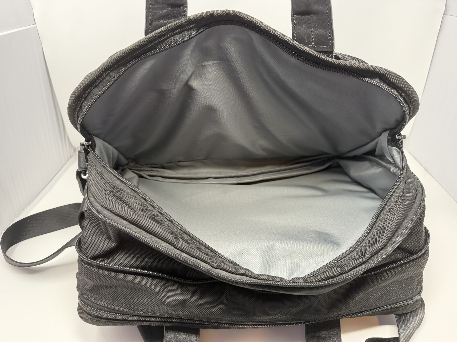 TUMI Alpha Expandable Briefcase 26141D2 Black 2-Way A4 Business Bag w/ PC Case