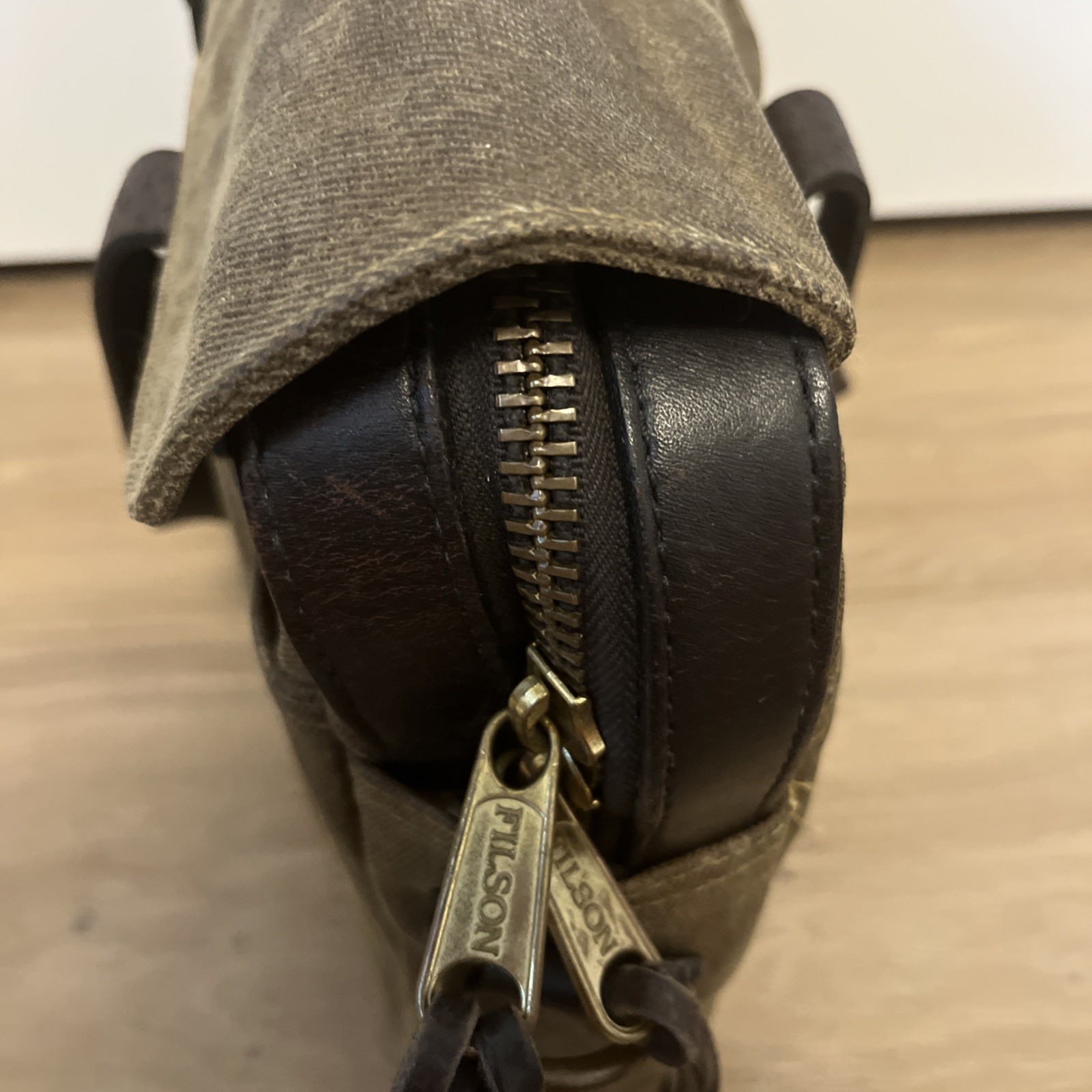 Filson Rugged Twill 256 Original Briefcase | Patina | MiUSA | Missing Strap
