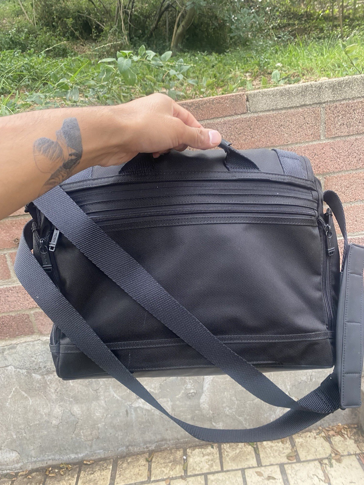 Tumi Alpha Bravo Fallon Messenger Bag Black Nylon Leather Trim Shoulder Strap