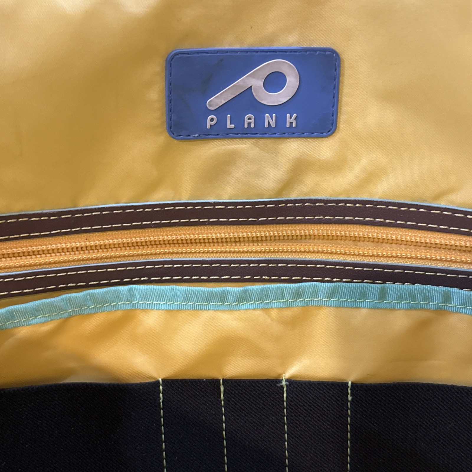 Plank Canvas Kelly Green Messenger Bag Magnet, Buckle, Zip And Snap Closure.Yoga