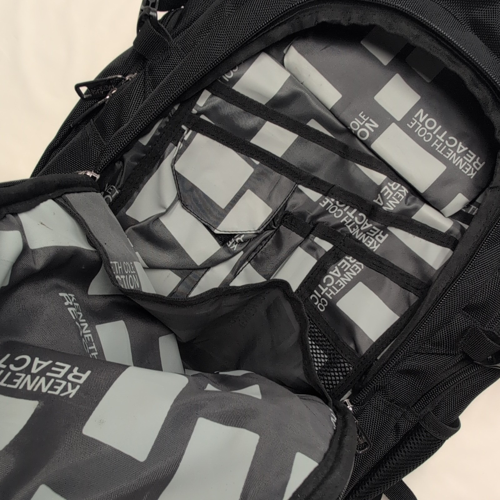 Kenneth Cole Reaction Large Black Backpack Zip Padded Adjustable Straps Pockets