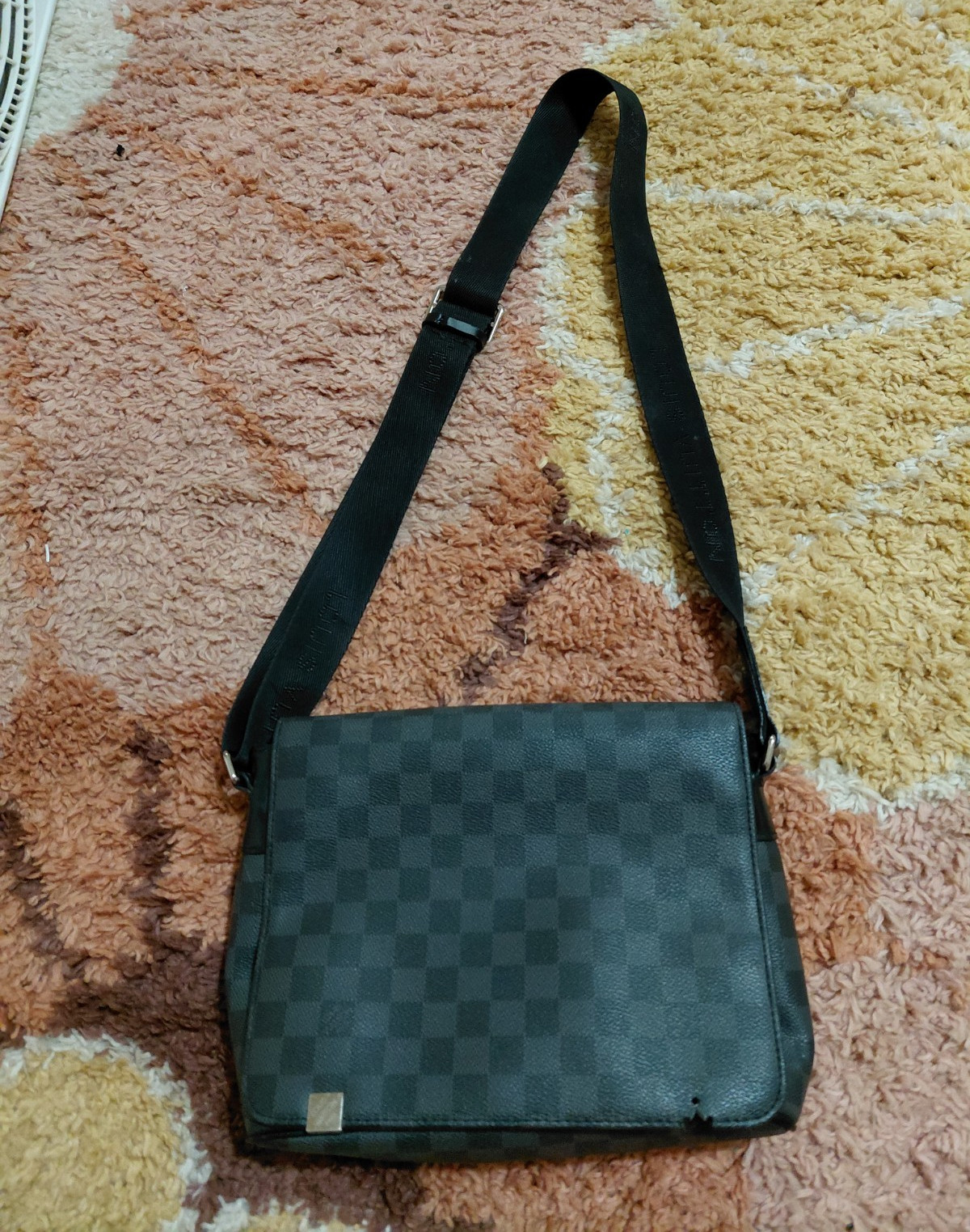 Louis Vuitton Damier Graphite Checkered Messenger Crossbody Bag Black/Gray