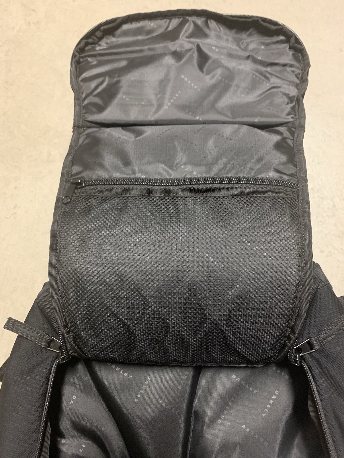 Oakley Urban Path RC 25L Backpack Travel Bag ~ NEW