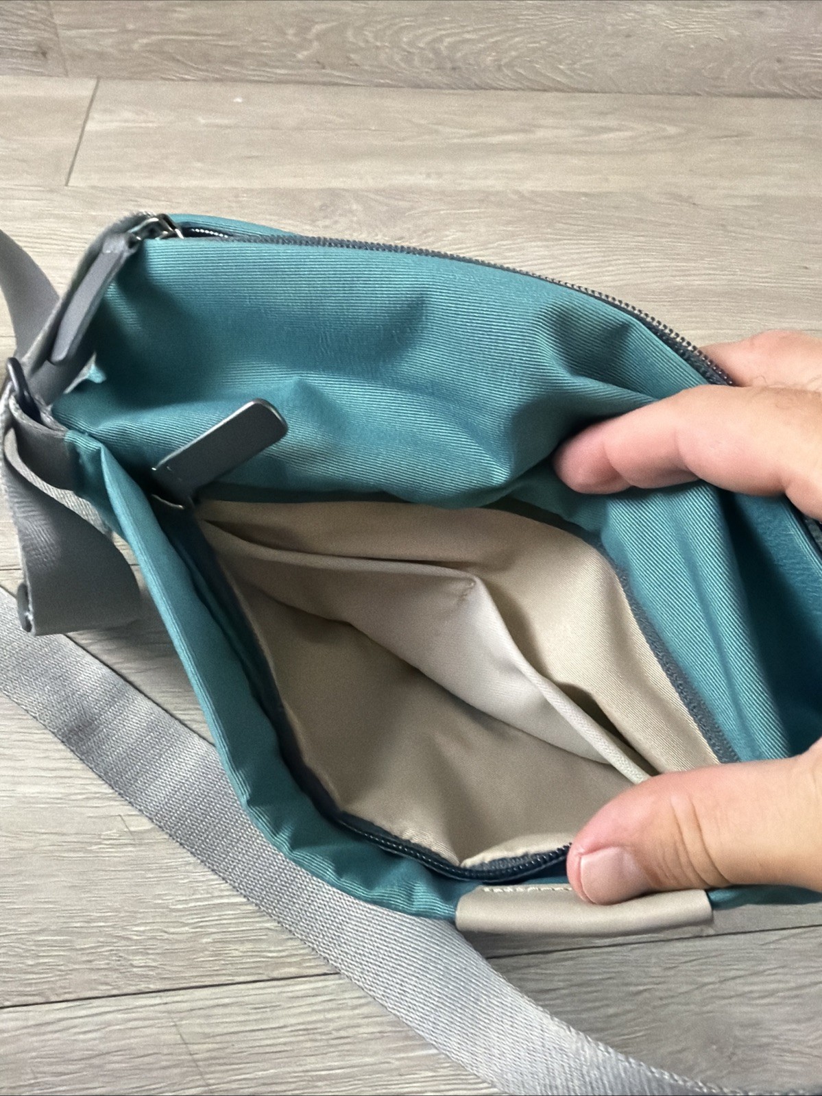 Bellroy Mini Sling Bag (Slim Crossbody Bag For Men & Women) Green Teal EUC