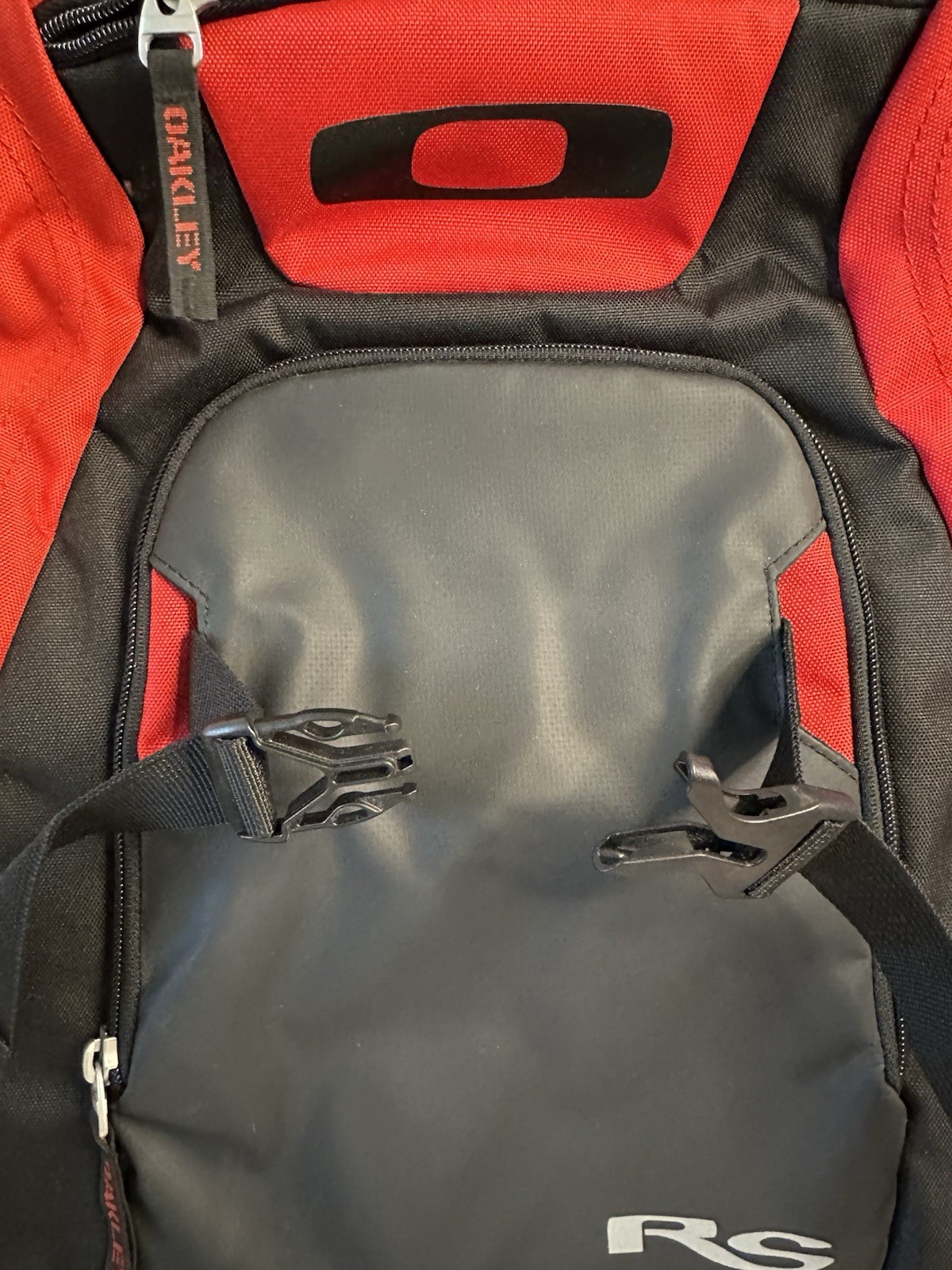 Oakley Backpack Red/Black with Padded Back Panel & Front Pocket N/W/T (Defects)