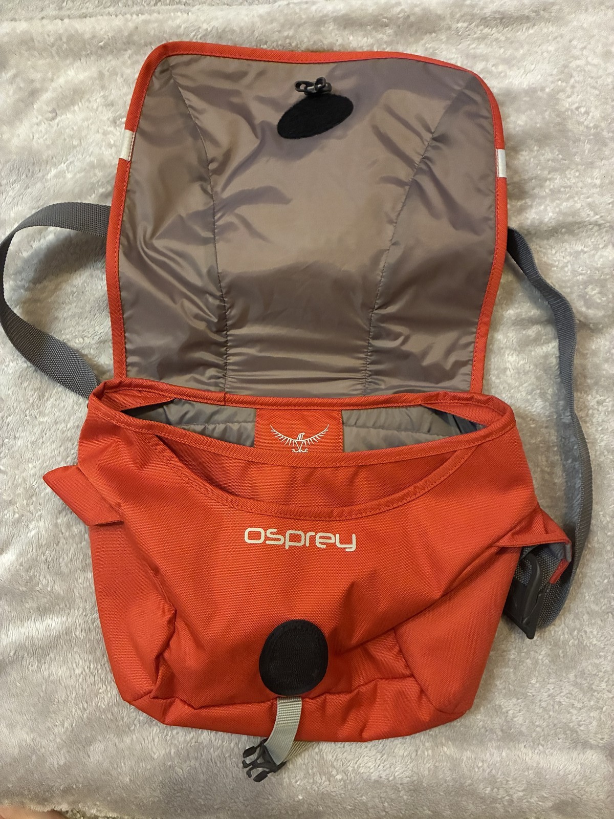 Osprey Backwoods Red Messenger Bag Adjustable Strap Padded Shoulder