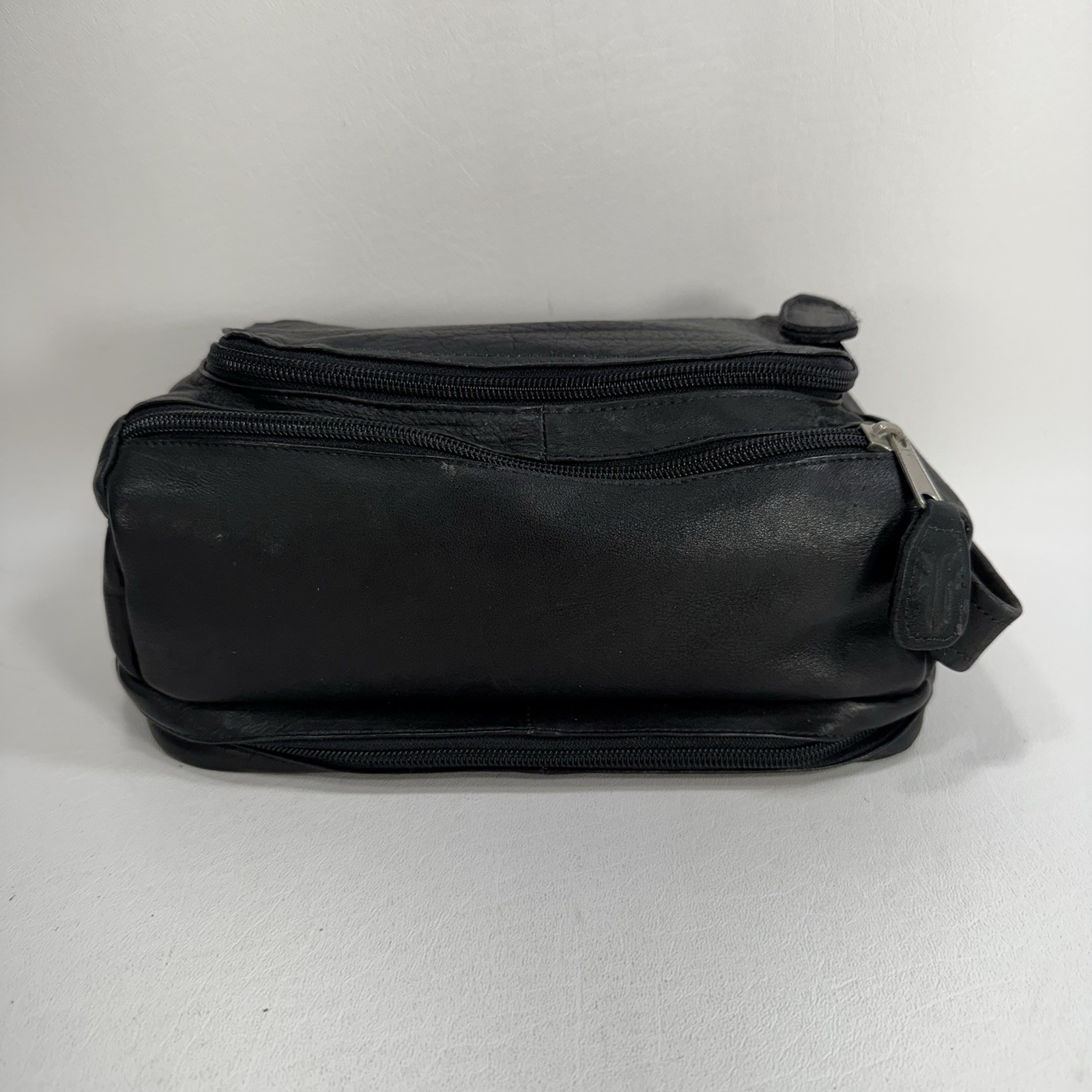 Frye Black Pebbled Leather Case Top Zip Around Single Handle Travel Toiletry Bag