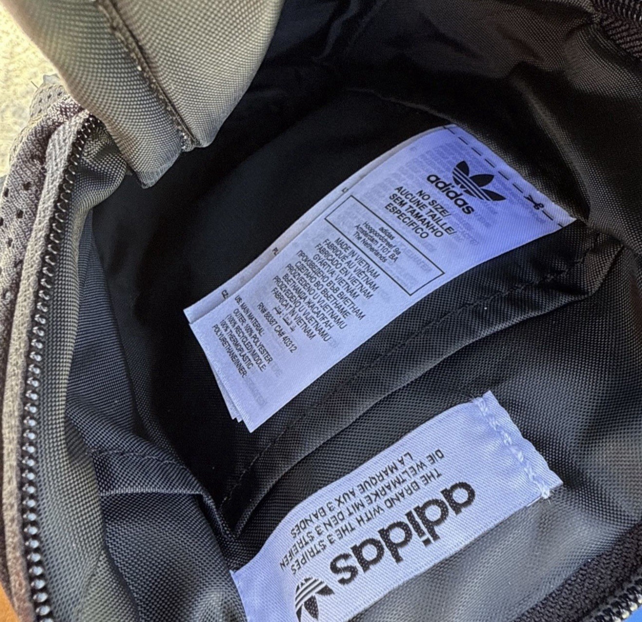 Adidas Original Adicolor Small Sling Bag Black White JD5570 BRAND New in package