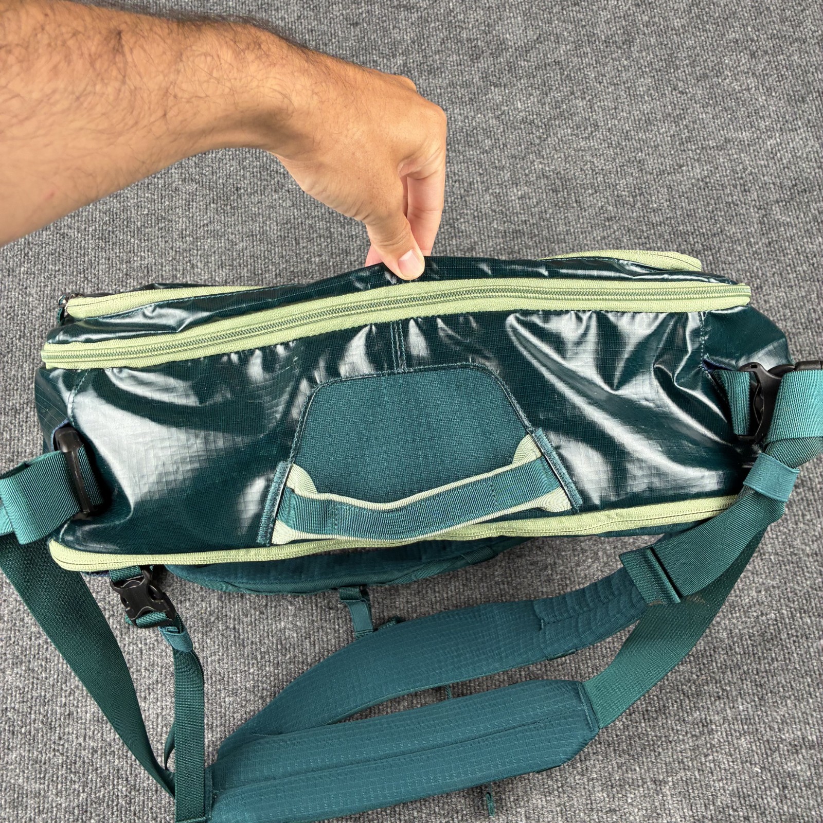 Patagonia Black Hole Mini MLC 26L Green Discontinued Backpack Luggage Shiny
