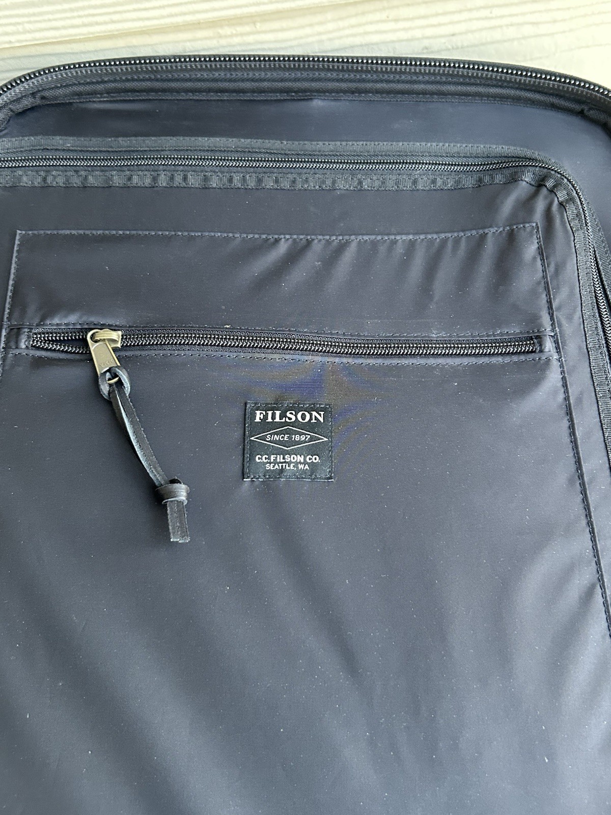 Excellent FILSON Dryden 2-Wheel 22″ Carry-On Luggage Bag Canvas + Leather