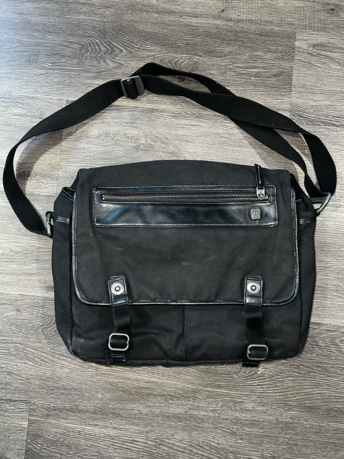 Tumi T-Tech Essential Gear Black Laptop Messenger Bag Expandable Bag 55171dc
