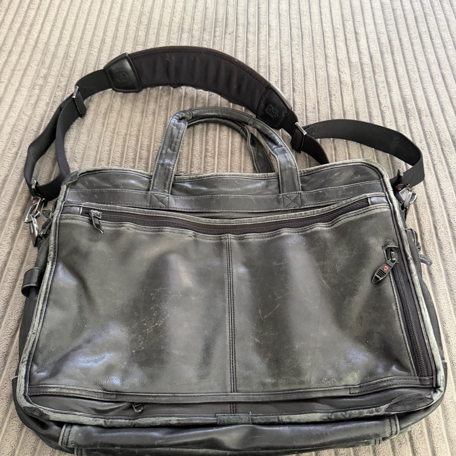 Victorinox Black Leather Briefcase Soft Sided Expandable DISTRESSED Laptop Bag