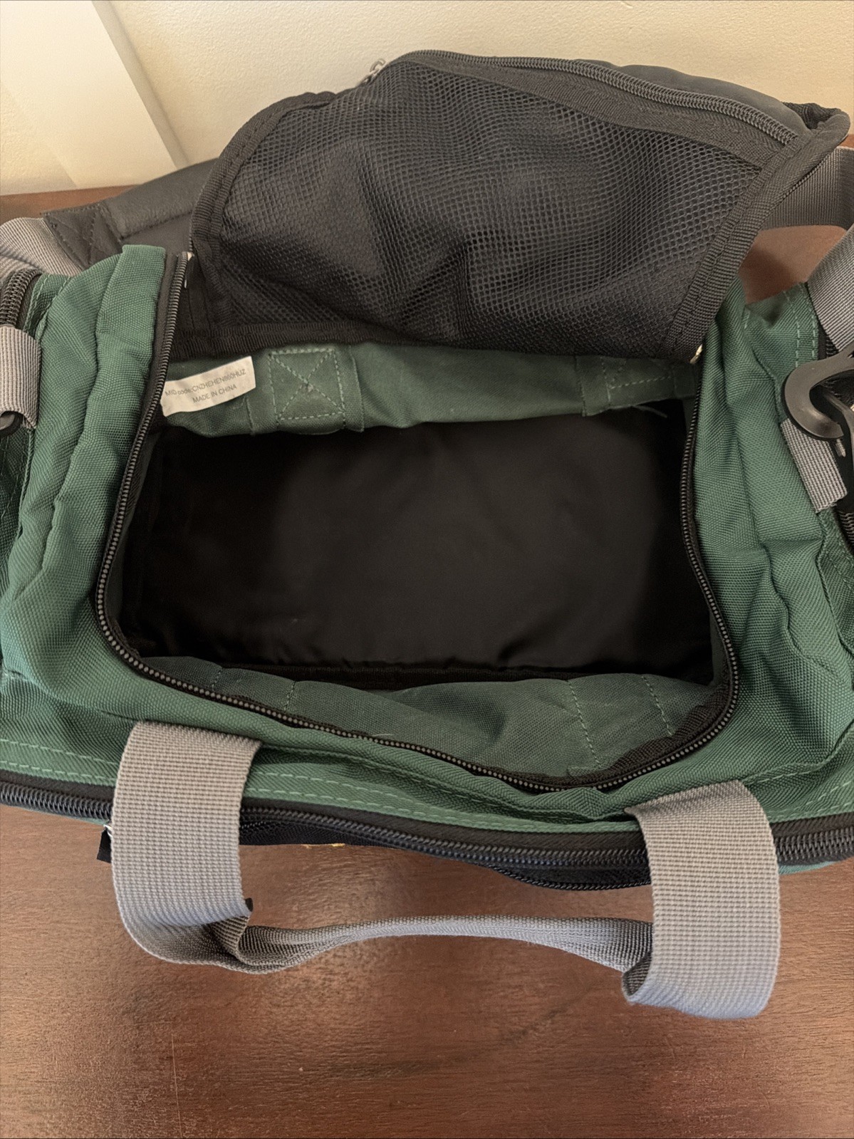 Cabelas Duffel Bag Green~Padded Shoulder Strap Zippers 13x10x7.5 Fish Hunt Clean