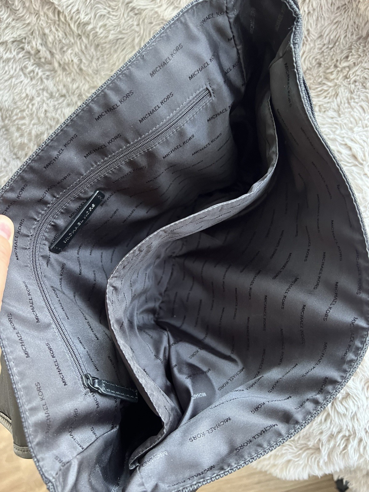 MICHAEL KORS Men’s Large Travis Messenger Bag crafted Leather Trim Black Nylon