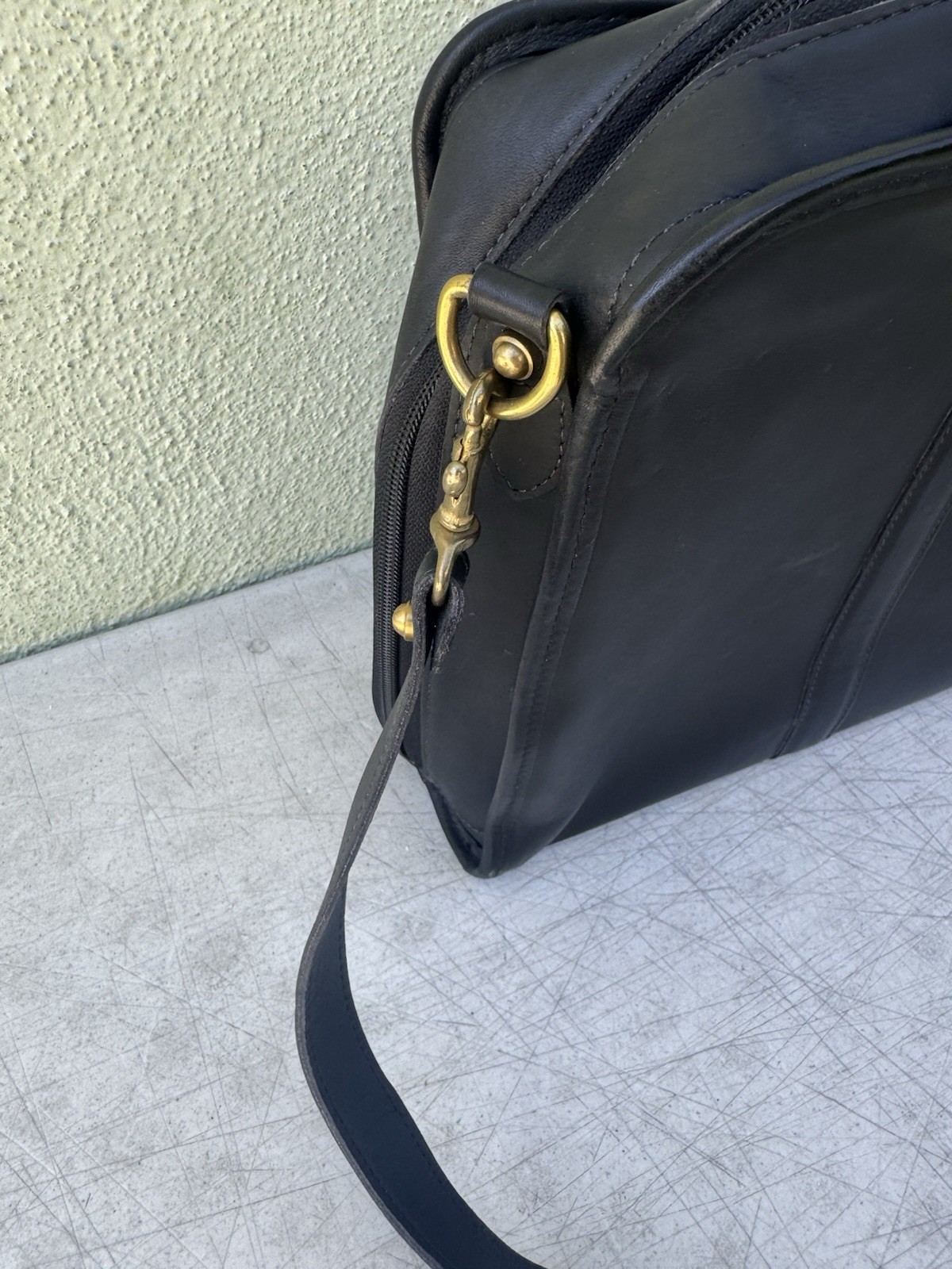 Vintage SCHLESINGER Black LEATHER BRIEFCASE Cowhide Shoulder Strap 17” X 12”