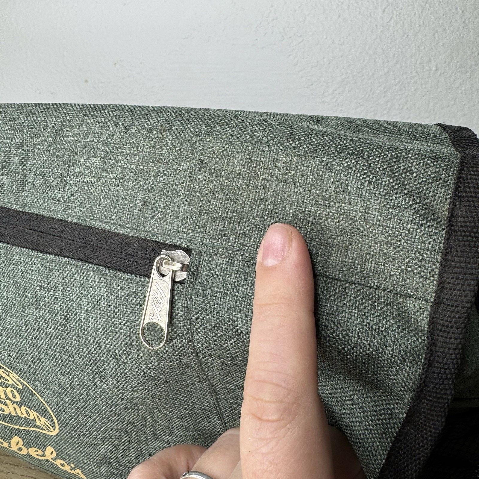 Bass Pro Shops Cabelas Green Satchel Computer Bag Promotional Advertisement Bag