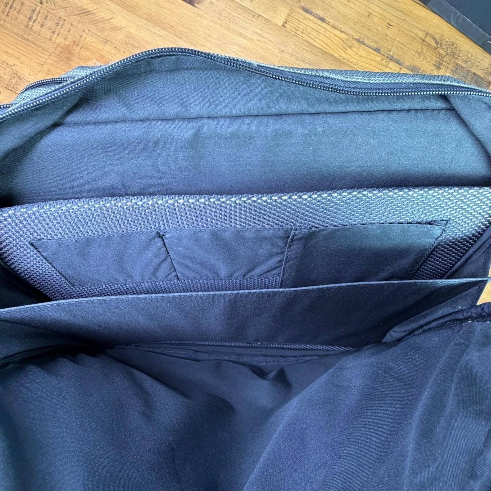 Tumi T2 Ballistic Nylon Messenger Laptop Briefcase Bag