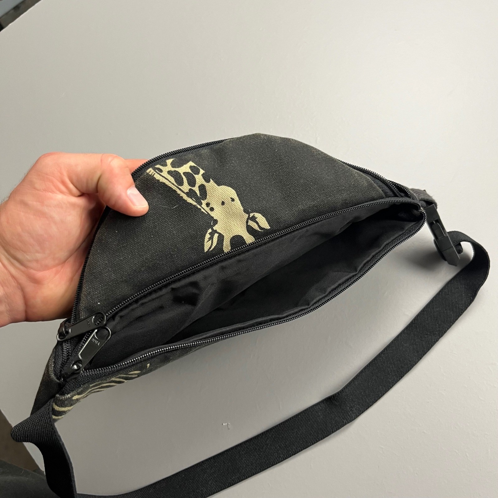 Travel Tales Fanny Pack Unisex OS Black Safari Elephant Zebra Giraffe Canvas Bag