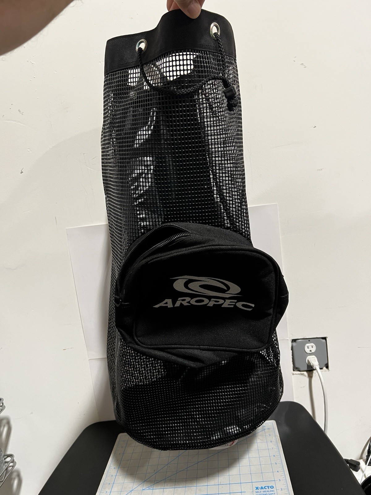 Aropec BG-CU34 mesh gear backpack — 29.3/4″ x 15.1/2″ in diameter