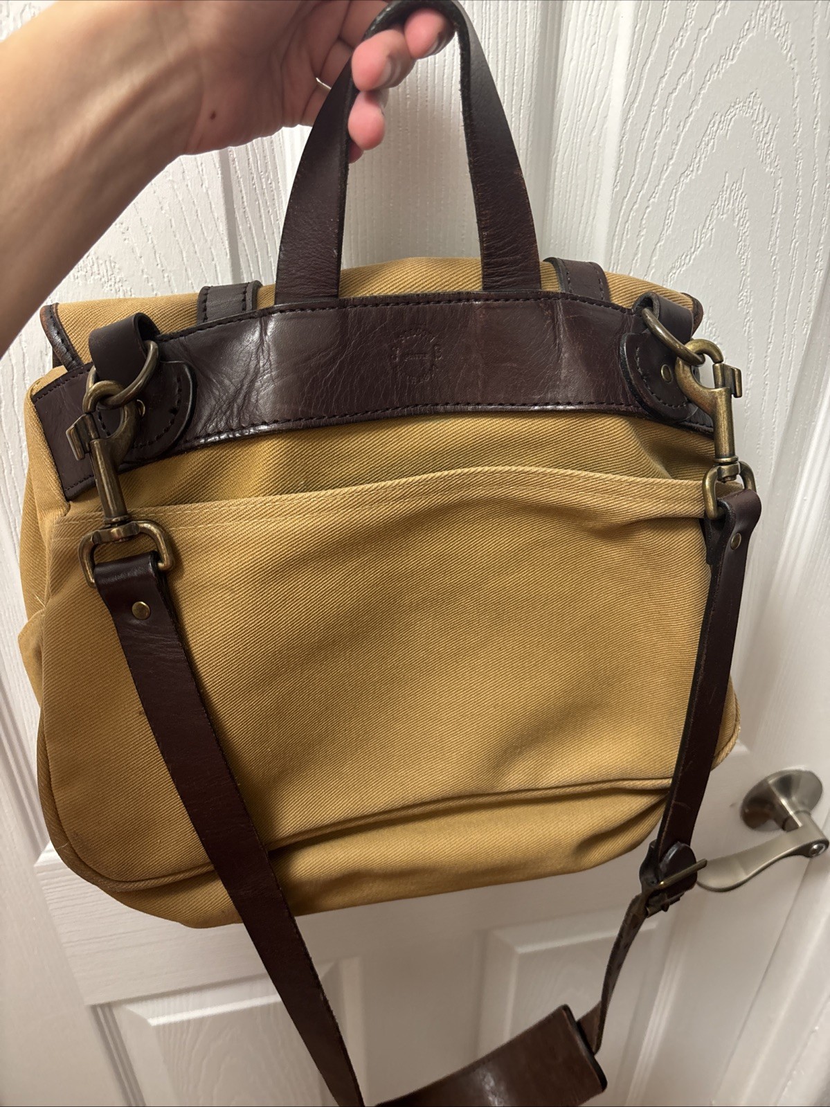 Filson Rugged Twill Field Bag | Medium – 14L | Tan
