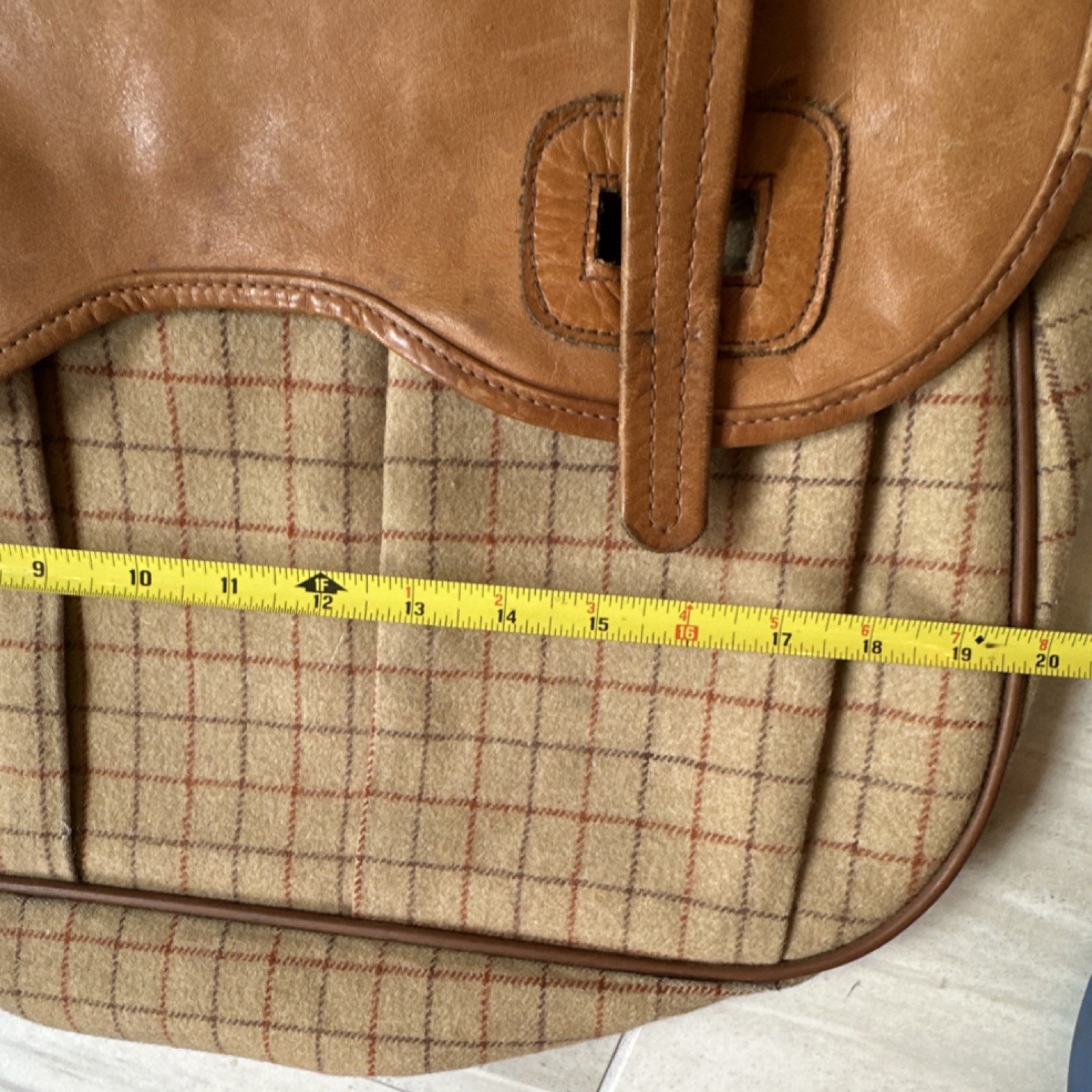 Bill Blass Brown Beige Checkered Messenger Bag Inner Outer Pockets Men’s Classic