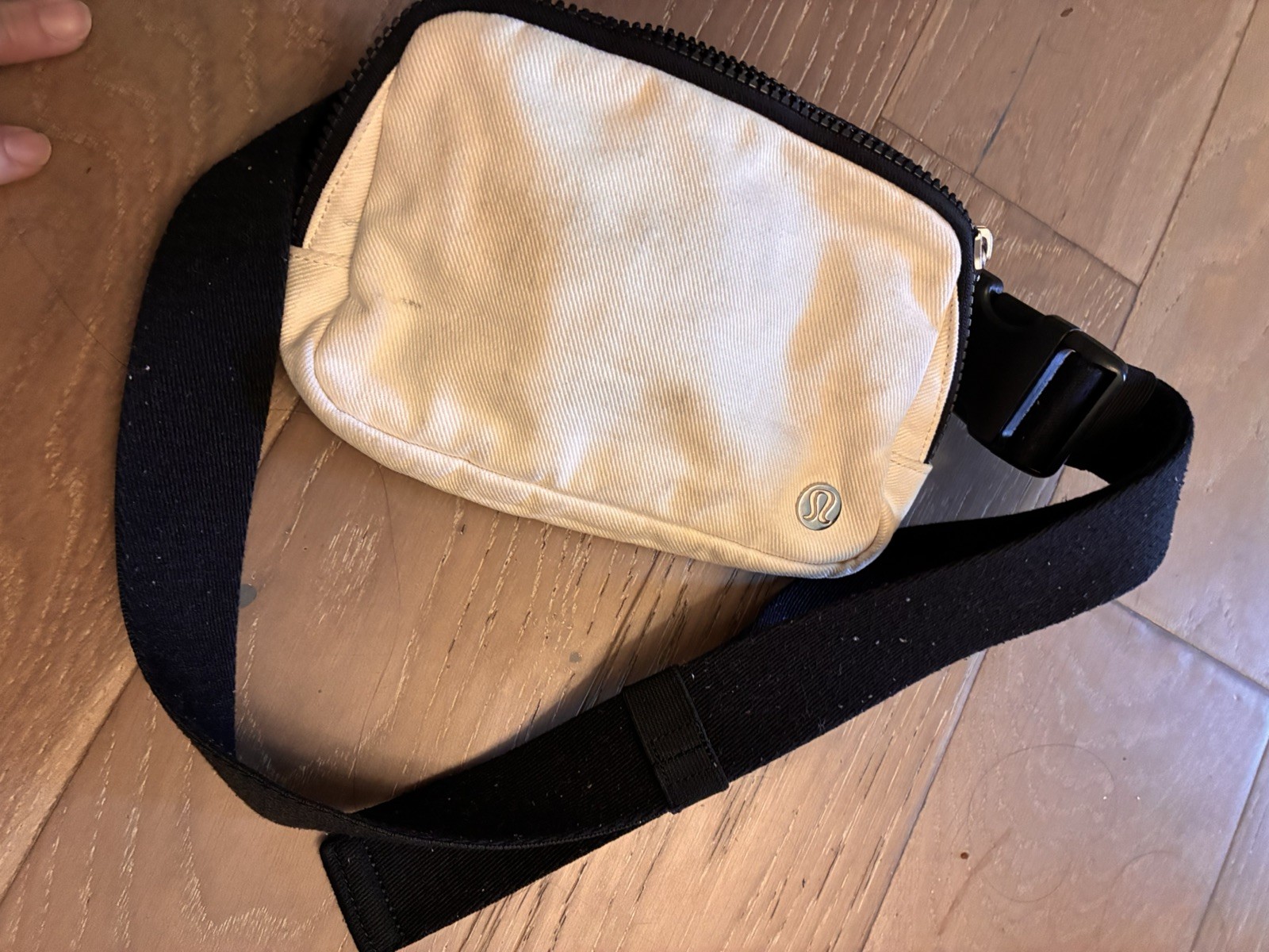 Lululemon Belt Bag & Fanny Pack White w/Black Adjustable Strap Zipper Unisex