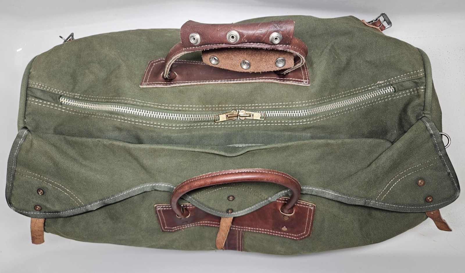Vintage Orvis Battenkill Green Canvas Leather Weekender Duffle Bag 24 3/4in
