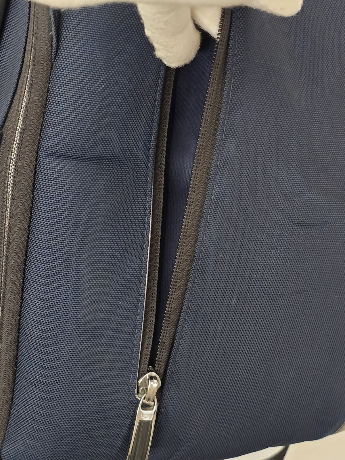 Tumi Arrive Logan Medium Backpack Signature Blue Tumi Arrivé 14.5″x15.5″x5″