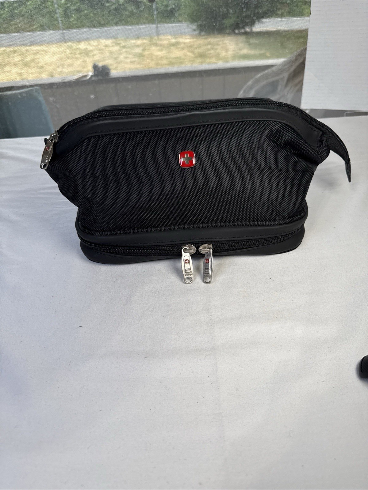 ✨ SwissGear Black Toiletries Bag With Bottom Compartment.