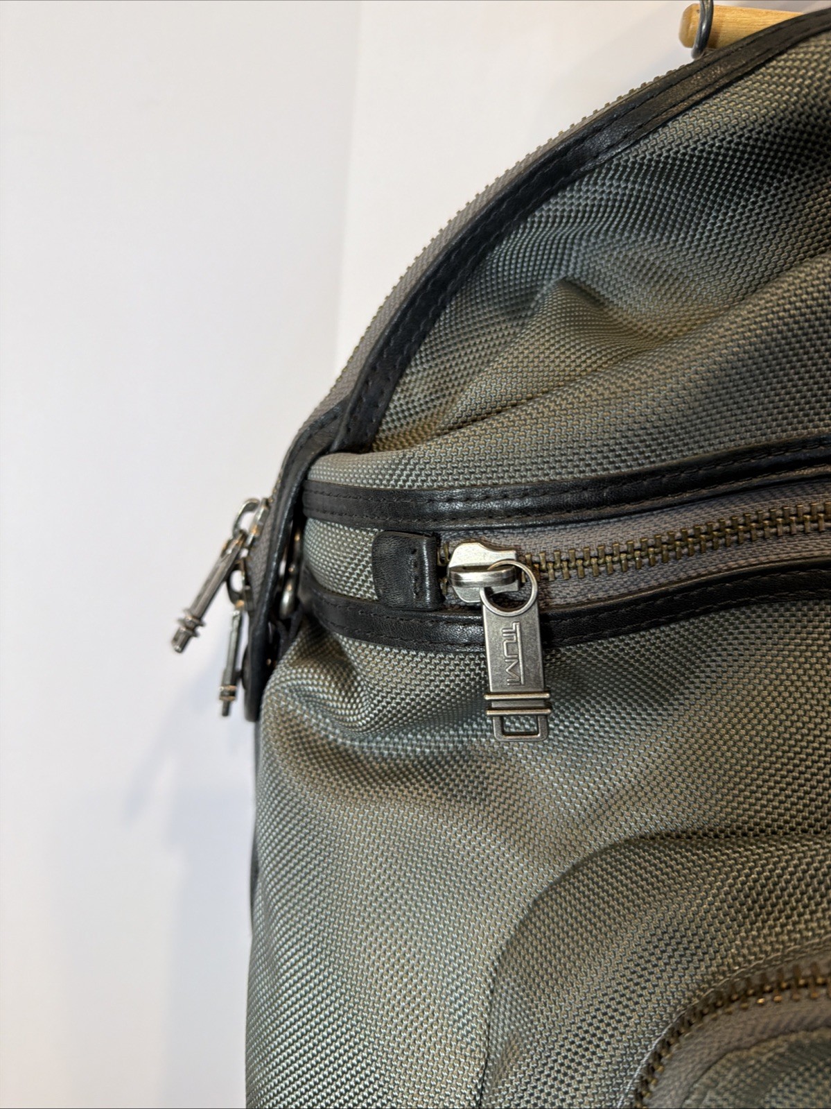Tumi Alpha Bravo Kessler Large Duffle Bag color Gray Ballistic Nylon – No Strap
